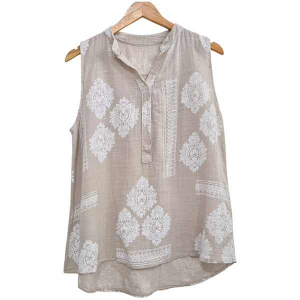 BLUSA  ESTAMAPADA SIN MANGA 8228