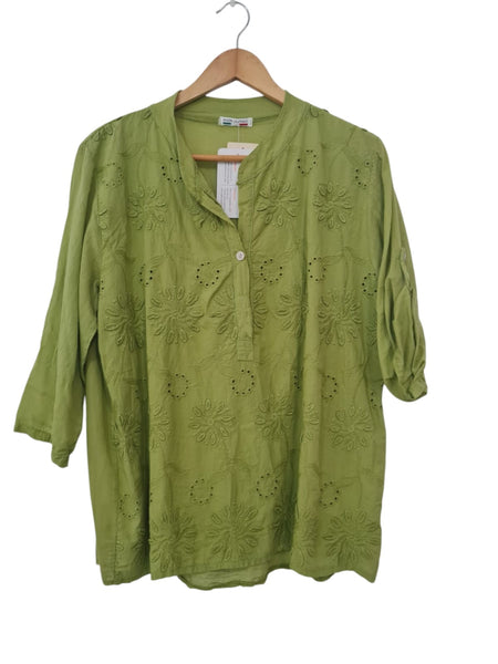 BLUSA BORDADA VERDE 23003