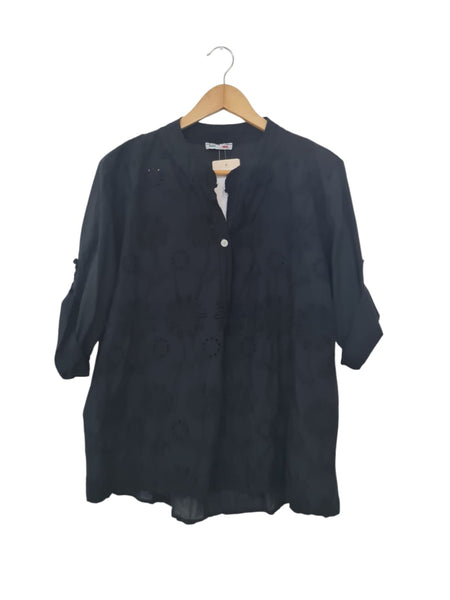 BLUSA BORDADA NEGRA 23003