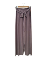 PANTALON GRIS CON PALETONES