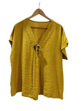 BLUSA LISA CON BOTON 61322 (CAFE, MOSTAZA)